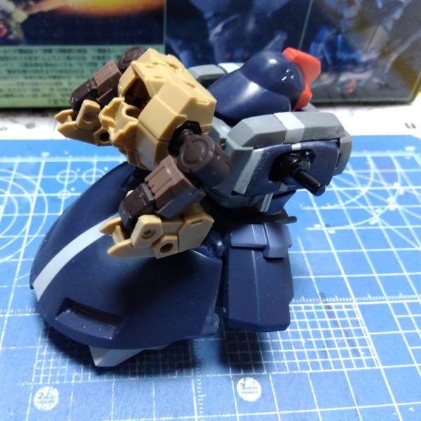 今日はバックパックになるものの工作をしました☺️30MMアルトのボディですねwこれにリックドムⅡのバックパックの接続部を接着して簡単取り付け😁工作中に思いましたが、口開けた熊の顔に見える…少し前私の実家の近くで熊による怪我人が出たとニュースになってました😟地方にお住まいの方々くれぐれもお気をつけくださいこれにアルトの脚部を加工して取り付ける予定😁膝下を前後逆、折り畳めるように干渉部を切り取りました今日の猫ニュース😺先日寝起きに嫁が騒いでて、どうしたのかと思ったらマスクの耳ヒモを半分くらい食べてしまったらしい💦病院に連れていったところ「そのくらいなら様子見で平気ですよ」と慌て損な診断😅今日無事にう◯ちと一緒に排泄されました😸（1枚目）