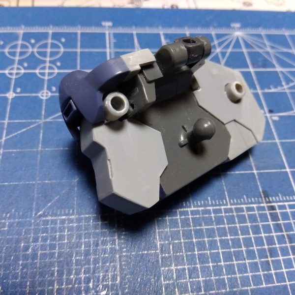 もう、スクラッチせずにはいられないw私の定番のスカート回りのスクラッチです☺️フロントはフルスクラッチ、サイドにプラ板を足して形状変更してこんな感じになりました！画像②股間部はこんな感じ。スカートの可動などは真鍮線を使われる方が多いと思いますが、自分はプラパイプで作ることが多いです😁カットして貼り付けて差し込むだけですwwaveの肉厚パイプだと内径が3.2ミリとか3ミリパイプをそのまま挿すと緩すぎになってしまうので、3.2ミリの穴の内部に薄く接着剤を塗って調整します☺️画像③スカートはバラすとこんな感じです。細かなディテールは追々画像④胴体を付けるとこんな感じ。パッと見バインニヒツですね😅画像⑤我が家に来て１週間くらいのニャンコ、3ヶ月経って画像⑥箱が小さくなってきました😸確実に成長を実感出来ますねw（2枚目）