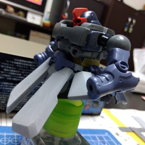 もう、スクラッチせずにはいられないw私の定番のスカート回りのスクラッチです☺️フロントはフルスクラッチ、サイドにプラ板を足して形状変更してこんな感じになりました！画像②股間部はこんな感じ。スカートの可動などは真鍮線を使われる方が多いと思いますが、自分はプラパイプで作ることが多いです😁カットして貼り付けて差し込むだけですwwaveの肉厚パイプだと内径が3.2ミリとか3ミリパイプをそのまま挿すと緩すぎになってしまうので、3.2ミリの穴の内部に薄く接着剤を塗って調整します☺️画像③スカートはバラすとこんな感じです。細かなディテールは追々画像④胴体を付けるとこんな感じ。パッと見バインニヒツですね😅画像⑤我が家に来て１週間くらいのニャンコ、3ヶ月経って画像⑥箱が小さくなってきました😸確実に成長を実感出来ますねw（4枚目）