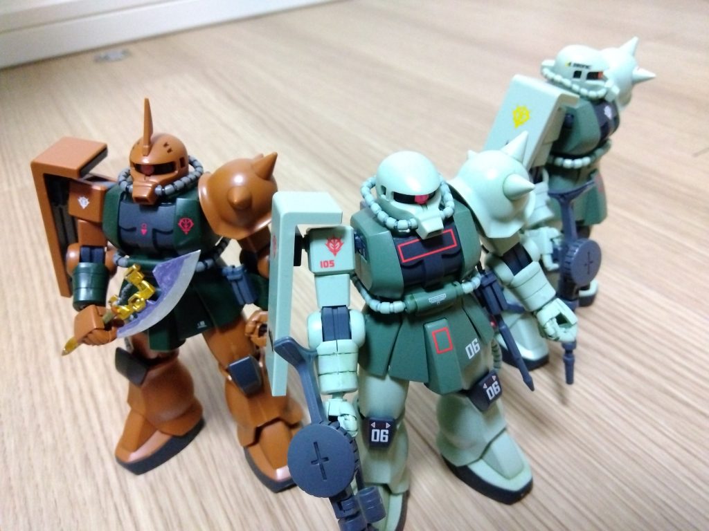 前に作った旧HGUC、ガルマザクと。