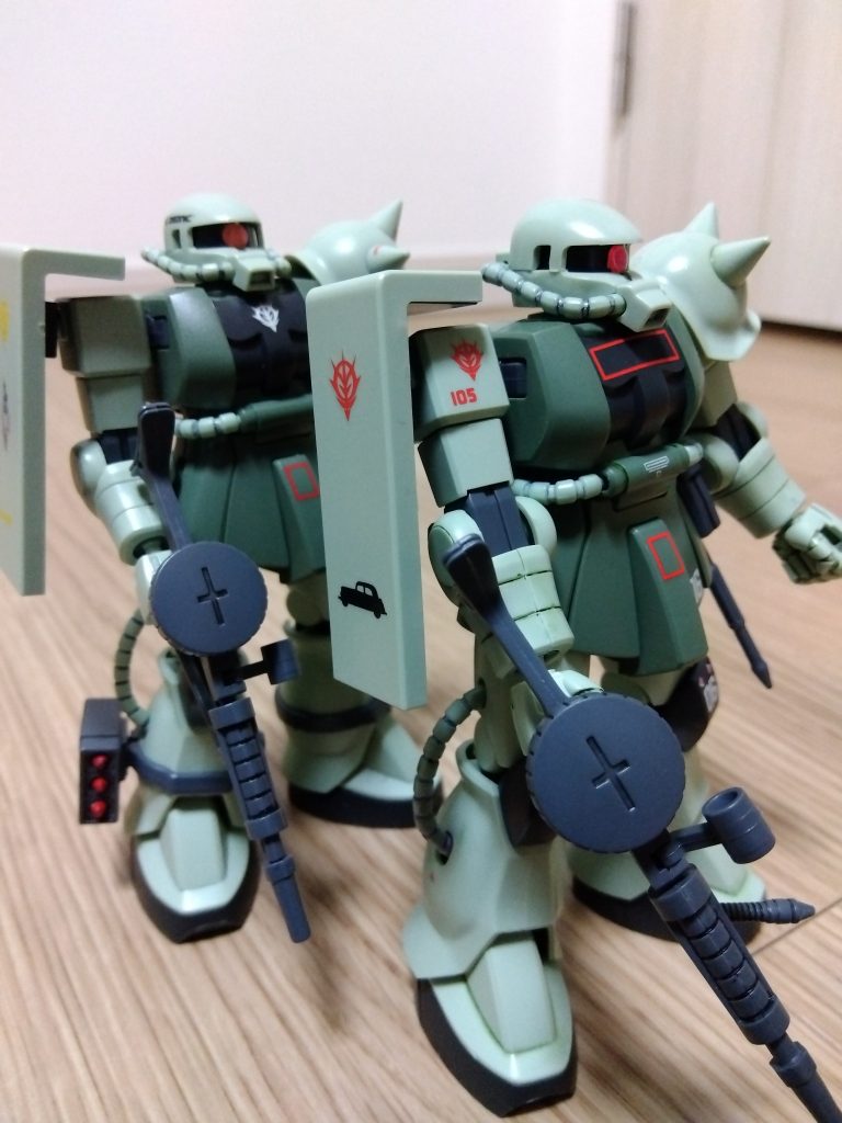 シールドに使った車のデカールは、タミヤ1/48シトロエン11CVに付いていたものを使用しました。