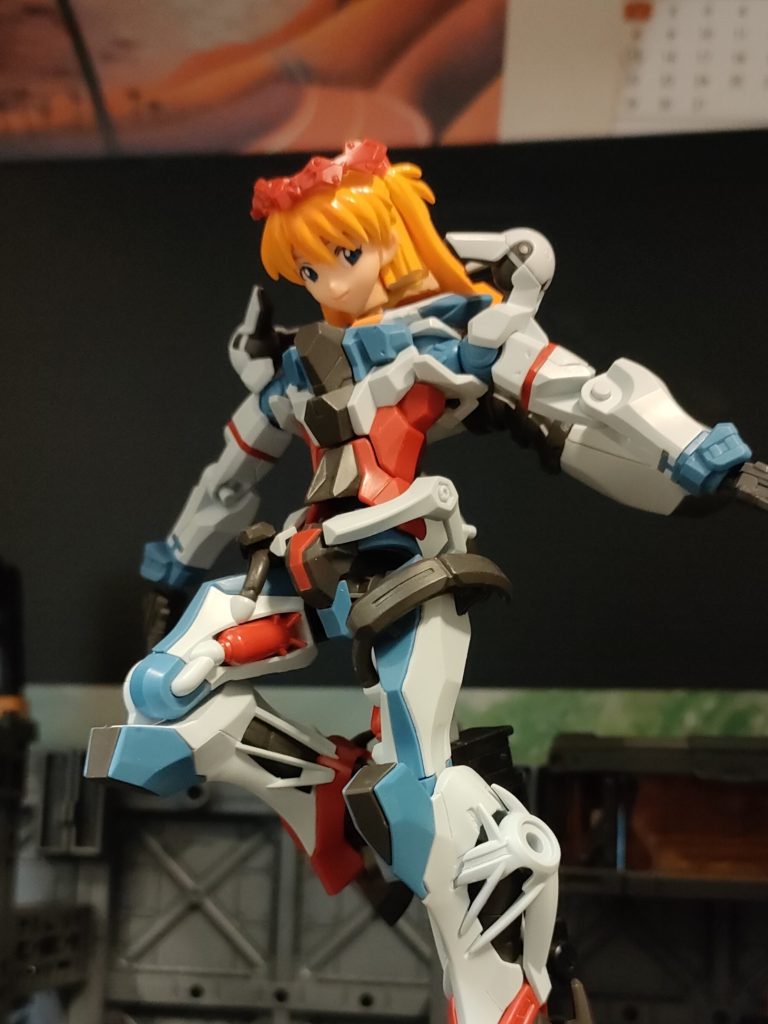 塗装、髪の毛加工前です。後ろ髪はハサミでカットした状態。ジークアクスのアンテナもジャストフィット。