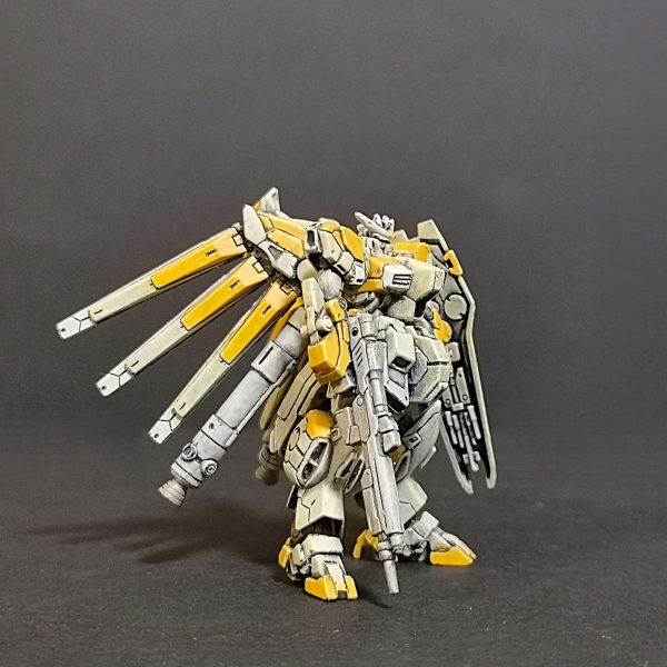 アーティファクト　Hi-ν（テスト機カラー）