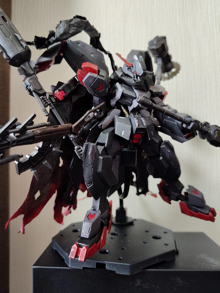 マントはTamamaさんの作例を参考にベルセルクの狂戦士の甲冑を意識しました。