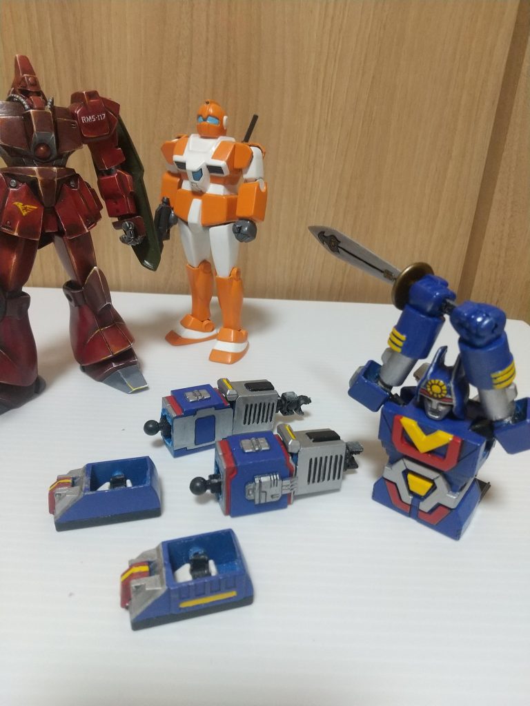 実はセリアのフィギュアをまるっと組み込んで、旧キットのお手軽改造できないかな〜と思って色々試しておりましてそれで何で戦隊ロボが出てくるのかというと……実際に人が入ってるからwでも意外と腕が細くて、内部フレームのように全身すっぽり収めることは出来ませんでしたとさ。もう少し角張ったロボやドムとか厚みのあるやつならいけるかも……？ …と、後半はあんまり関係ない話になってしまい申し訳ありませんでした。 以上ですありがとうございました