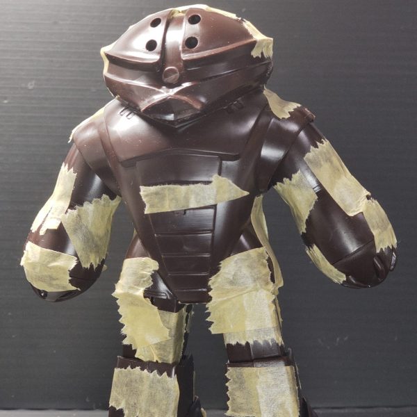 もはや塗りたいだけなので、旧キットならパーツ少なくて簡単に作れるやん、とお迎えしたアッガイさん。いざ組みはじめたら、大変なことになっていて、全部位モナカ構成、後ハメ、改造待った無し!? あー、旧キットグフ作ったときの事完全に忘れてた(済んだ事は忘れる)。しかも爪の部分なんか、パーツ細かすぎて難しすぎて全然組み立てられない。当時の少年自分なら投げ出してると思う、と書きながら一旦投げだした。最悪、股関節はどうにかしないと無理だろうな。どうしたものかな。