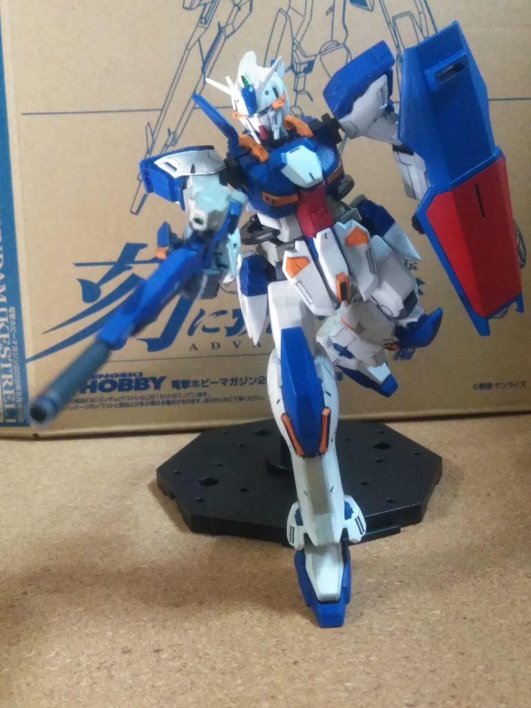 此方が専用ビームライフル 🧐ナンだか、デザイン的に世界観が違うんですけど?🙃? 『ガンダム ケストレル』は『強化人間用』の試作MSである『ガンダム グリンブルスティ』を『エゥーゴ』が鹵獲・改修した機体なんですって 😒💨《《《毎度毎度の御約束》》》ヽ(;´ω`)ノ イッタイ ナンドメダ更に、専用メガビームランチャーも存在する様です 🙄でも、重心が安定せず機動戦では扱いづらいので、機体との相性は悪いとの事・・・😖 付録にも、付属はシテイナイですけどね 😜 カキコム ヒツヨウ ハ ナカッタナ