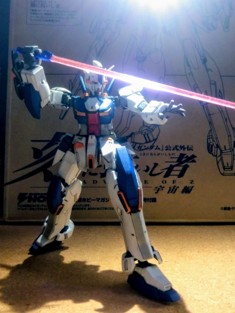 いつも通りにビームサーベル抜刀‼️『ガンダム系』の定位置である、ランドセル🎒の左右上にサーベルは設置されております 😚機体型式番号は『MSW-004』主人公の『ヴァン・アシリアイノ』が搭乗し、高い戦闘能力を発揮 😁👏👏👏『ヴァンくん』は耐G特性に優れている為に(強化人間に匹敵する?)パイロットに成ったとか 🙄 それと、サーベルも付録には含まれておりませんでした 😒💨