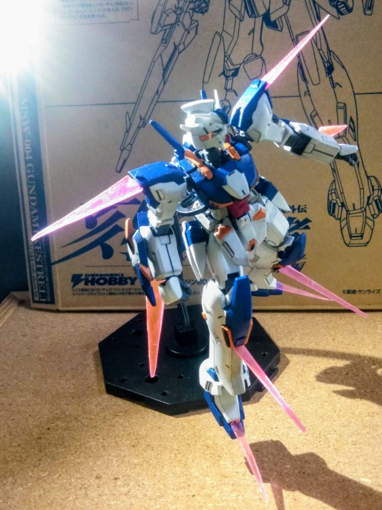 まだ、出ますよ 😤💨肩と膝からも発振します 😏ムム!?( ゚ε゚;)こうなると、異形に変形して必殺ビームを放つ、ピンクの機体よりも上位互換機かもしれません 😅 ヤリスギデハ?