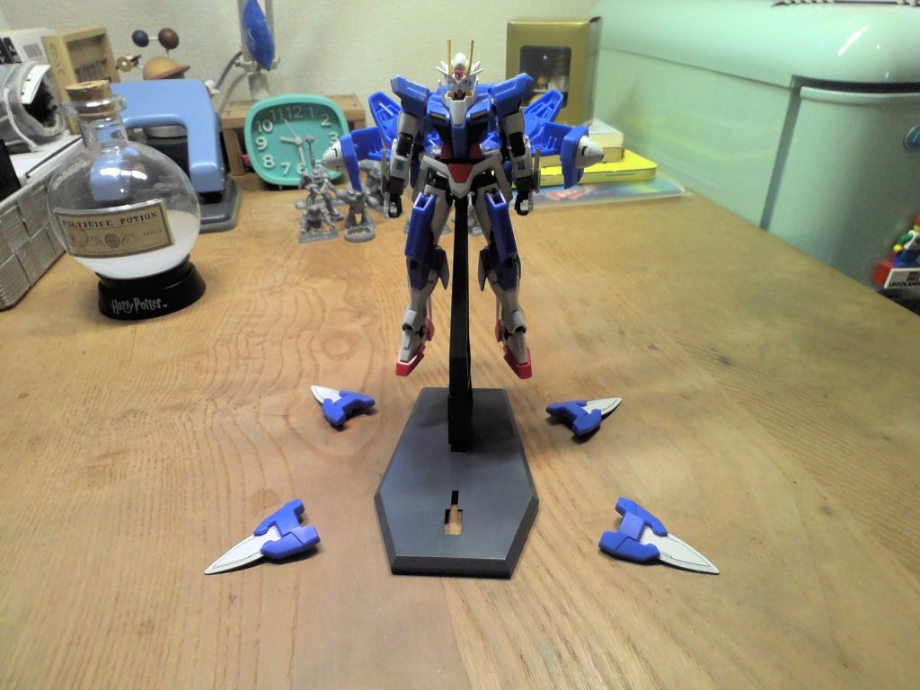 ビット展開！ビットはビームの跳ね返し、体当たり、切断、ビームでの射撃、フィールド展開ができる設定です。