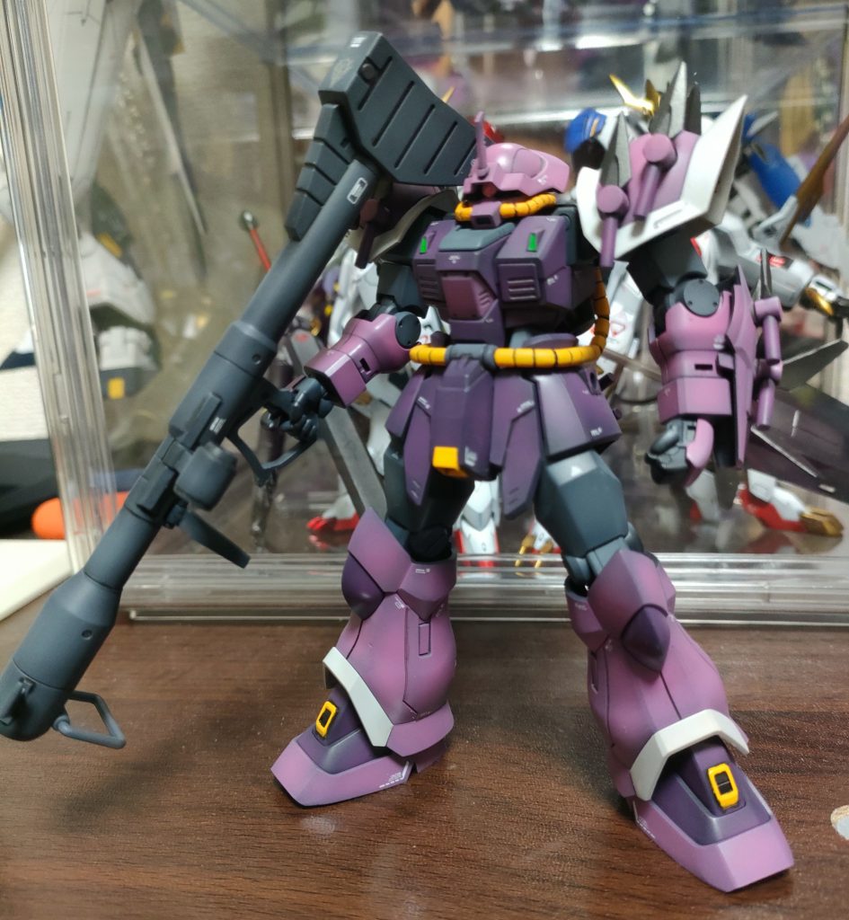 モノアイはグリーンよりピンクが好きなので。塗装はメカサフスーパーヘビーからの立ち上げで。 