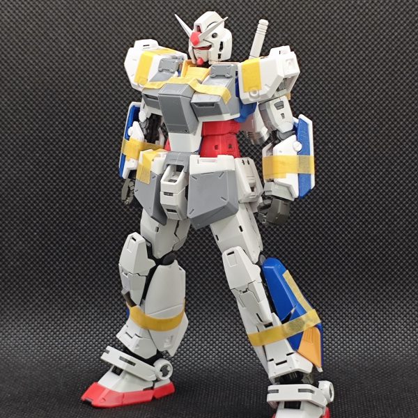 HGアレックスとRGガンダム2.0のミキシングです。まだ、バランス見ています。RGの改造って、覚悟していましたが、結構難しいですね。あと、アレックスに中々見えない。ガンダムに見えてしまう。。。（ガンダムなんだけどｗ）カラーリングの問題なのかな～ちょっと煮詰まってきたので、チョバムアーマーに手を出してみたりしていますが、これも無用なモッサリ感を出したくないのですが、うーんってかんじになっています。まだまだ先は長そうw（4枚目）