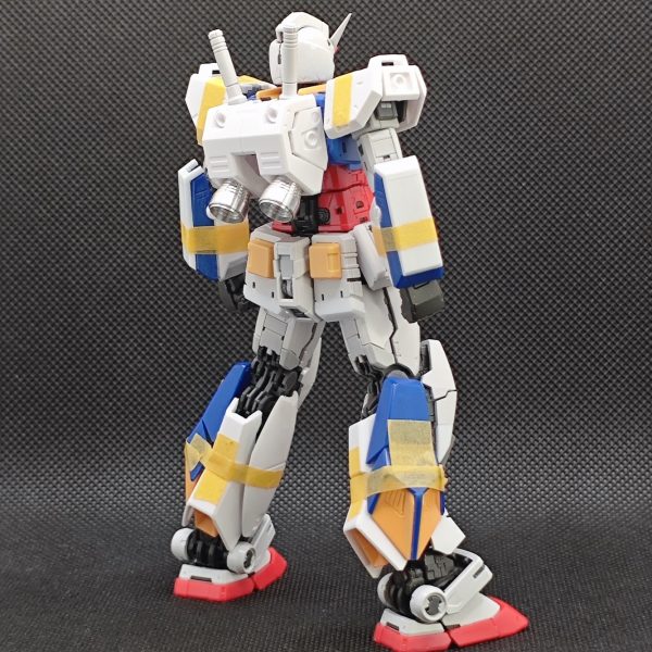HGアレックスとRGガンダム2.0のミキシングです。まだ、バランス見ています。RGの改造って、覚悟していましたが、結構難しいですね。あと、アレックスに中々見えない。ガンダムに見えてしまう。。。（ガンダムなんだけどｗ）カラーリングの問題なのかな～ちょっと煮詰まってきたので、チョバムアーマーに手を出してみたりしていますが、これも無用なモッサリ感を出したくないのですが、うーんってかんじになっています。まだまだ先は長そうw（3枚目）