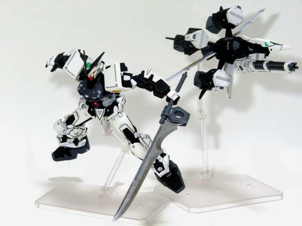 ロウ「行くぜ、8！」8「直線的に動くな、的になるぞ！」グランドスラムは、オプションパーツセットに付属しているものです。