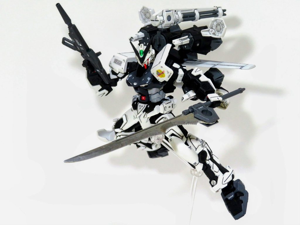 長い間、箱の中で眠っていたHGレッドフレームですが、ガンバレルストライカーと共にようやく消化することができました(´･∀･｀)