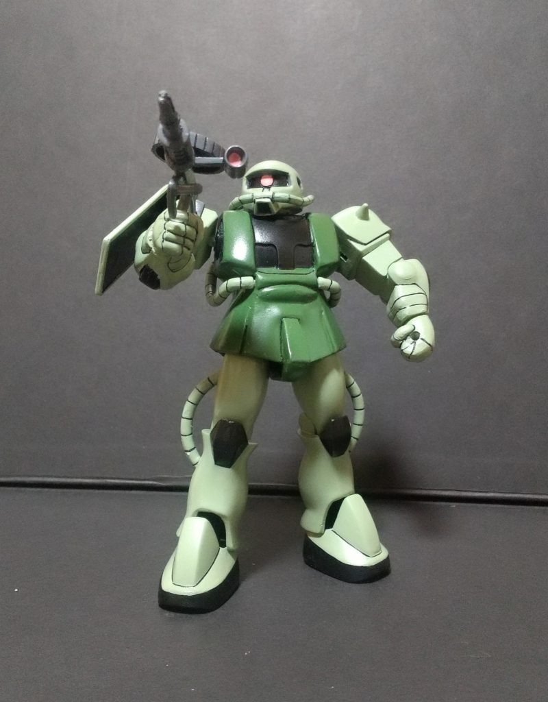 物心ついた時が逆シャアとF91の間くらいだったのでガンプラブームはよく知りませんが、兄貴が100分の1のザクを持ってましてそれを初めて手にした時の満足感というかボリューム感がすごく気に入って、当時の最新キットそっちのけでこの初代のシリーズばっかり買うようになりました(あとBB戦も)