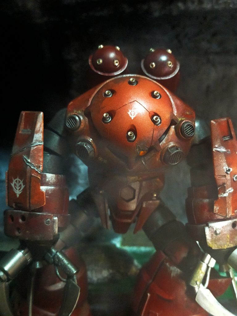 立っているだけで悪そう頭部の240mmミサイルは好き勝手やった結果、拡散メガ粒子砲を放ちそうな風貌になった