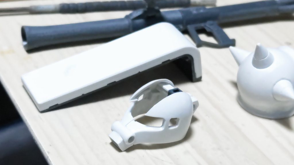 作品名：本日の成果<p>MG高機動型ザクⅡしん・マツナガ機（旧キット）繋ぎ目消しと成形おしまい💦</p>
