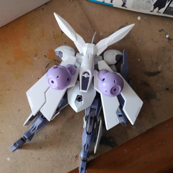 今回はこの子、ベギルベウ？いいえミカエリスさんでございます。中古ショップで購入してきたのでこんな不思議仕様になっておりました。前回に引き続きミキシング改造をしていきたいと思います。ミキシングの相手はこの子・・・Σ(ﾟДﾟ；ｴｰｯ!ミカエリスとベギルペンデでございます！！こんな短期間で同じキットを４つも購入する事になるとは思いませんでしたが、やってみたい事ふえたので制作していきたいと思います。今回は３つを使って２体になる予定でございます。さてさてどうなる事やら、お楽しみに～(* ^ーﾟ)ﾉあ、ウイングゼロも部品が届いたので制作再開しましたd(･д･´,,)（1枚目）