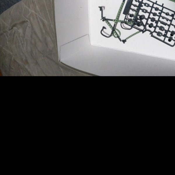 組み立て開始ランナーから切る💦