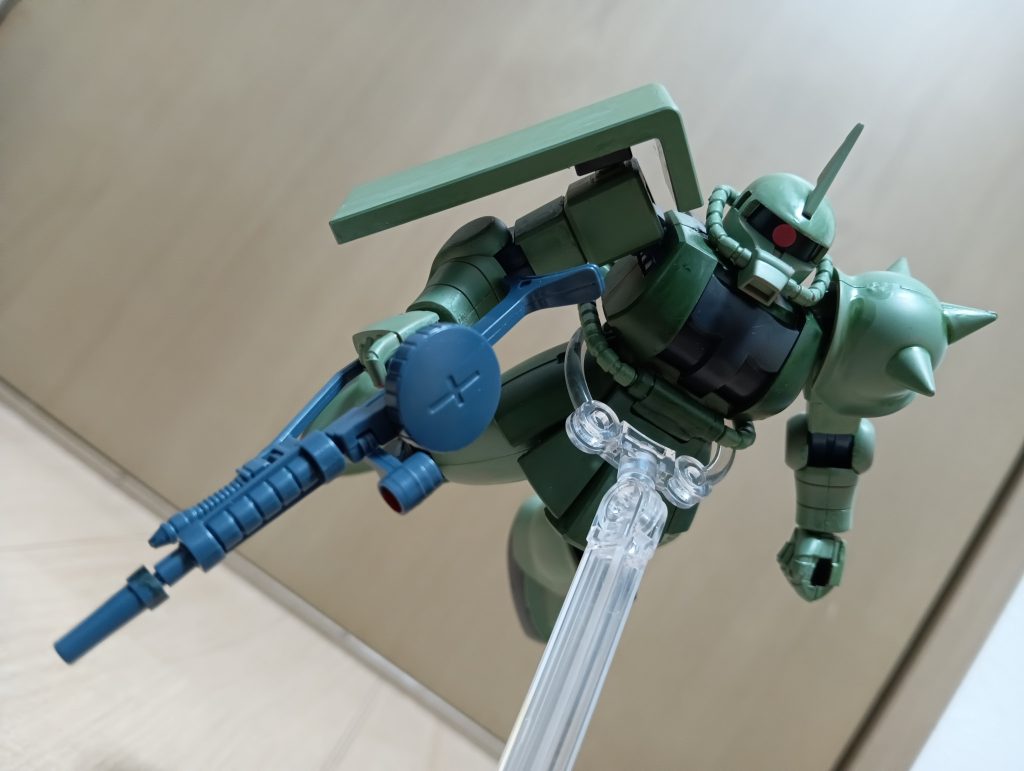 旧HGのシャアザクを普通のザクに