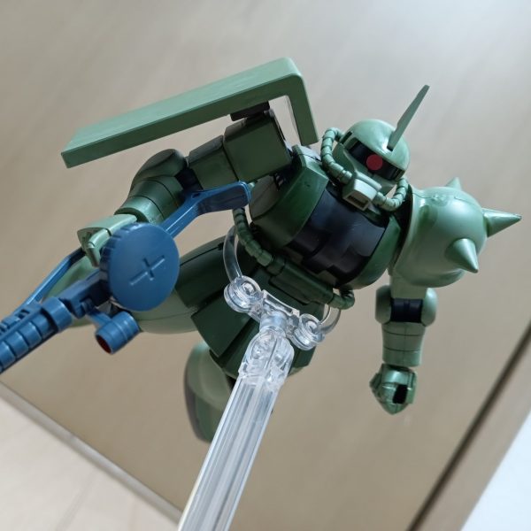 旧HGのシャアザクを普通のザクに