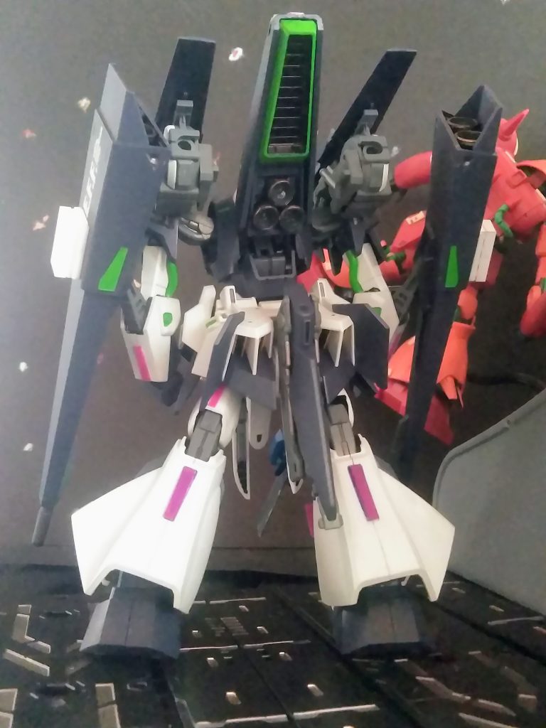 『コロニーレーザー』『G-3ガス』等の大量殺戮兵器の使用による『ティターンズ』の暴挙は留まる処をしらない。次に狙うは『エゥーゴ親派』が多い工業資源衛星『リマタカノシイ』『核弾頭装備型のギャプラン [フライルー]』による殲滅作戦を実行するのは『地球連邦軍の教導団』より来た『ヴァク・ダァン 大尉』だ。 と、云うわけで妄想ζ 傲慢の巨人ver, ζ『ORX-005 ギャプラン [フライルー]』『ヴァク・ダァン 大尉』をご紹介 ✨😌✨