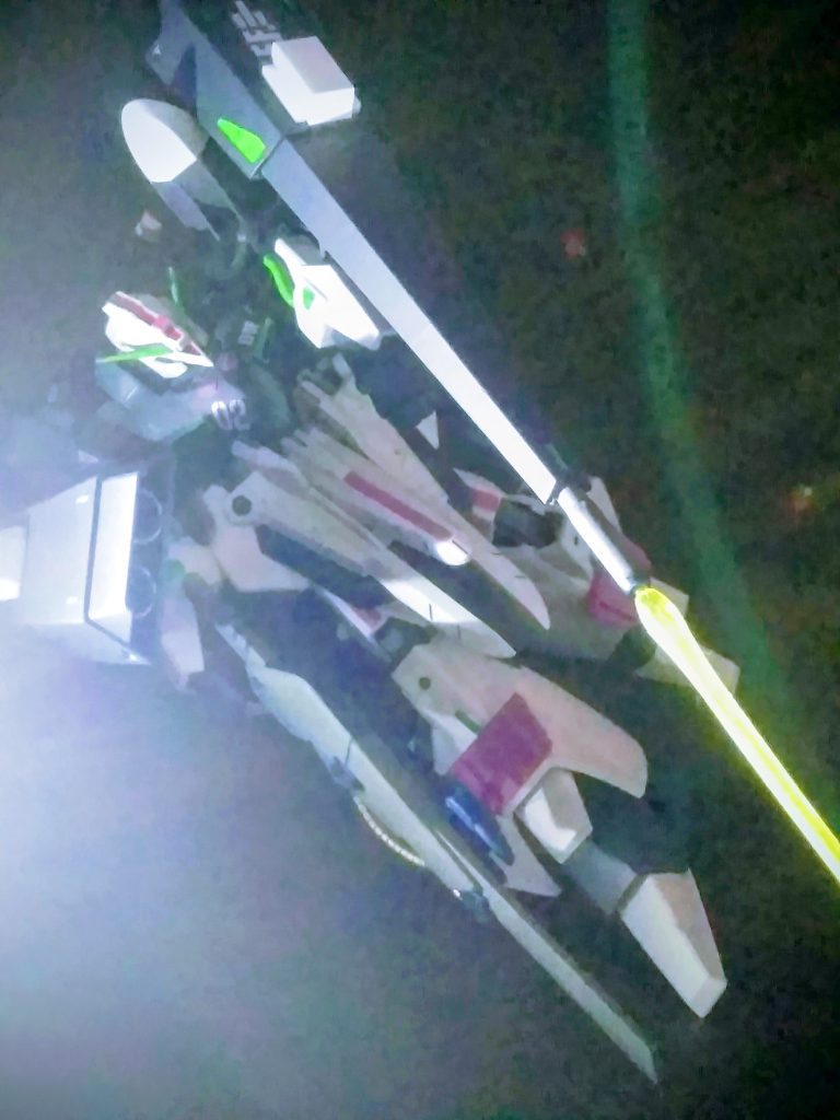 相も変わらず長い前置きで失礼します 😌他の『ギャプラン TR-5シリーズ (ファイバー&アーリーフライルー)』と違い全体仕様は原型機(ギャプラン)と同じ、その差異は頭部と強化パーツなコノ子 🙄メカニックマン達が機体を見分ける為に『フライルー』と命名されました⁉️😳