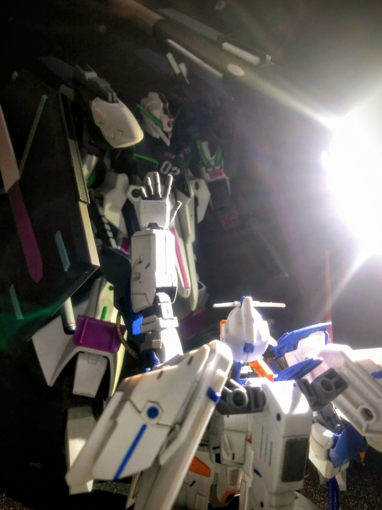 こんな感じでグタグダ！だらっト！！実行です😤💨💨 皆様大好き？『ギャプラン』を使ってイルだけあって、大変見映えが良いコノ子 (｢UP主｣基準)(#^.^#)しかし！素の状態でも、関節がヘタリ易いのに、強化パーツが大きく重いので、いとも簡単に要介助状態へと成り代わります(｢UP主｣個人の想い)( ´ﾟдﾟ｀)ｱﾁｬｰデザインラインはHERO性が高くて、惚れ惚れしちゃうﾝですけどねぇ(｢UP主｣だけではナイはず？)+.ﾟ(´▽`人)ﾟ+.ﾟ ト！こんな感じで『ギャプラン[フライルー]』は最高にバエる💕  ヾ(◎´∀｀◎)ﾉ ｡:+. この事実？がハッキリと、示されましたネ♪Ю―(^▽^o) ♪