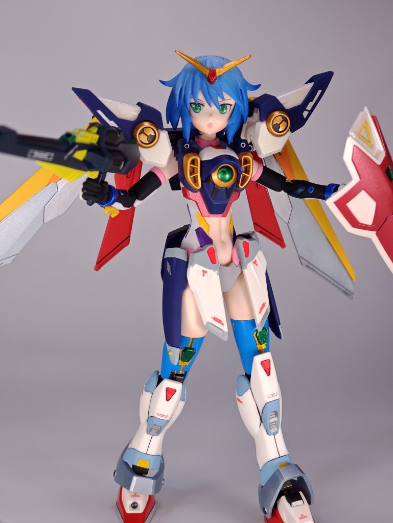 股関節の稼働はほぼできないのであまりポーズは作れません。