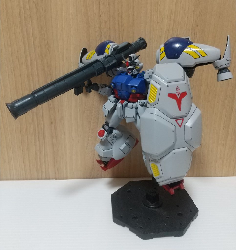 バインダーは展開時に真ん中辺りにバーニアが付くけど適当なものが無かったのでナシでバインダーを始め身体の各所にはセリアの100均フィギュアのボールジョイントがふんだんに使われてます