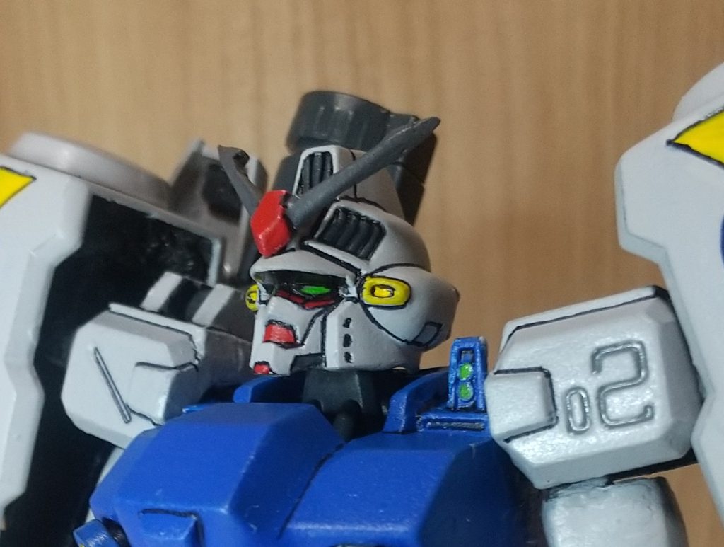 顔は正直GP02の造形物の中で一番好きかもしれない鎧武者の面頬みたいでカッコいいですよね頭が大きく感じるけど、おでこのスリットのせいで大きく見えてしまうのは必然のような気がしますがどうなんでしょう個人的には、このくらいの大きさの方が表情がよく見えてマストなんですが…