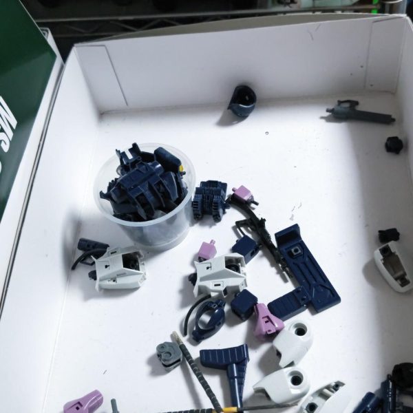 旧MGのザクⅡR1-Aです💦つなぎ目接着乾燥待ち💦💦（2枚目）