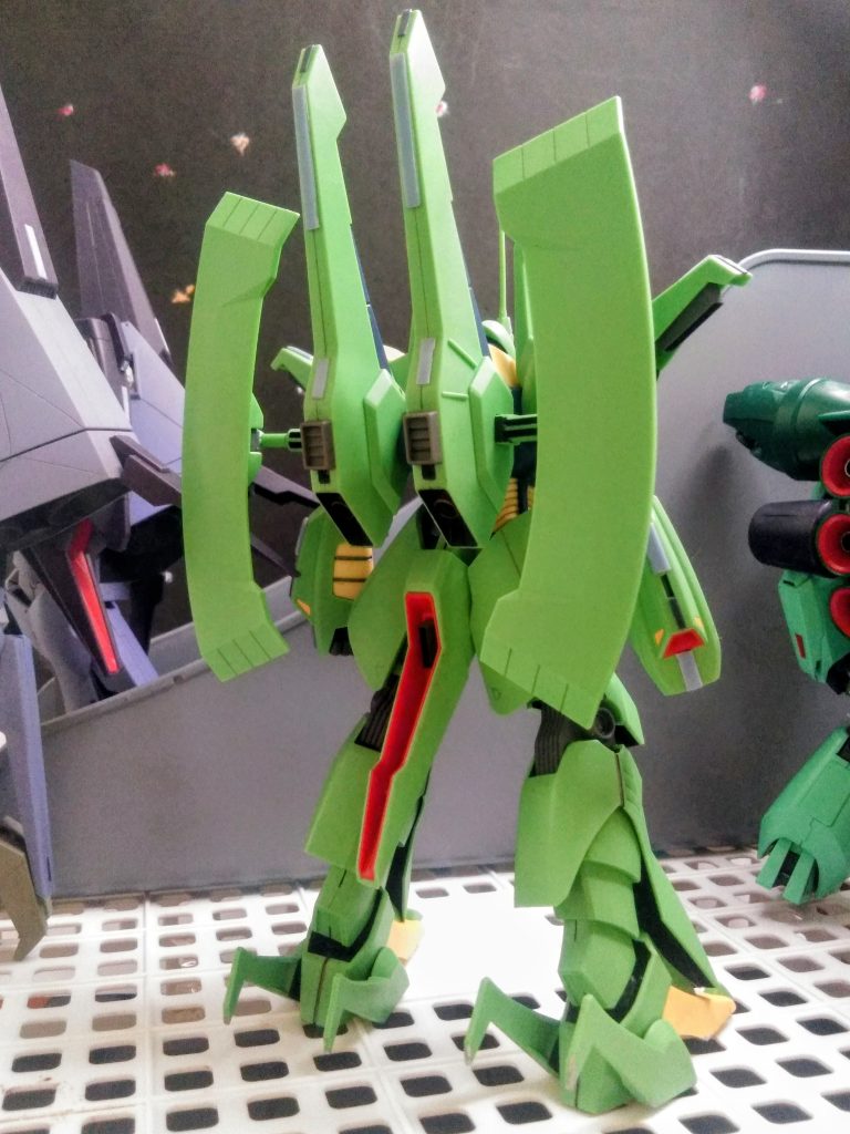 『エゥーゴ』と密約を交わし『アクシズ』を『ゼダンの門』にぶつけた『ハマーン・カーン』『ティターンズ』は宇宙に於ける重要拠点を失った。この事態は思惑とおりか？お気に入りの『整備兵』に『パラス・アテネ』の調整を命じた『パプテマス・シロッコ』が、本格的に動き出す。 と、云うわけで妄想ζ 傲慢の巨人ver, ζ『PMX-001 パラス・アテネ』　『オト・コノムスメ整備兵』をご紹介 ✨😌✨