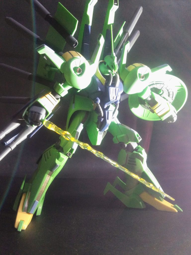 シールド裏面に2本が設置してあるビームサーベル 🧐そう！サーベルはオプション装備と成りますね 😅本日も『『『ビームサーベル抜刀❗❗』』』します 😁