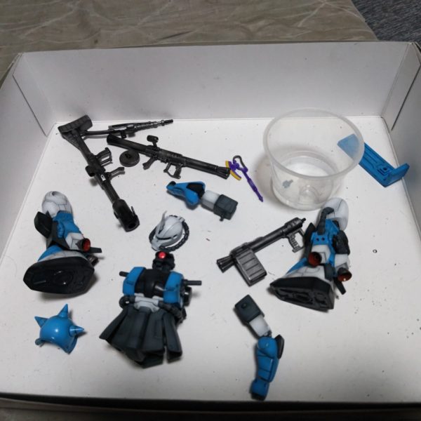 旧MGのザクⅡR1-Aです💦つなぎ目接着乾燥待ち💦💦（6枚目）