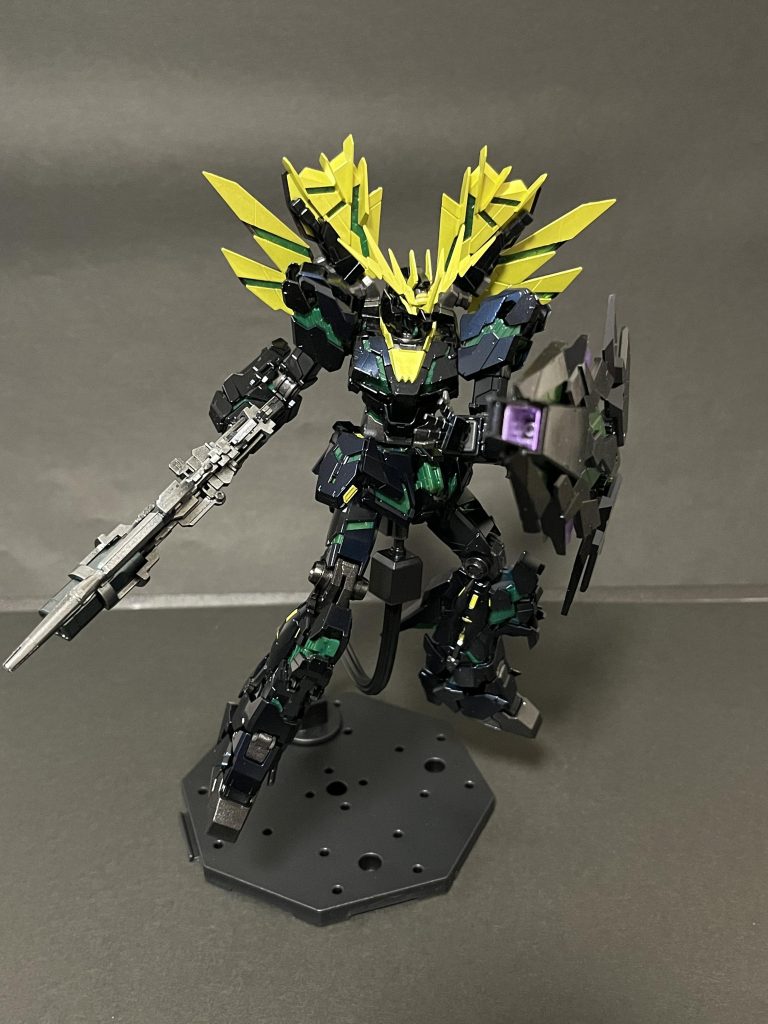 プレバンSP買えないからプリズムブルーブラックとかで頑張って塗装。写真の技術ないから分かりだらいけど