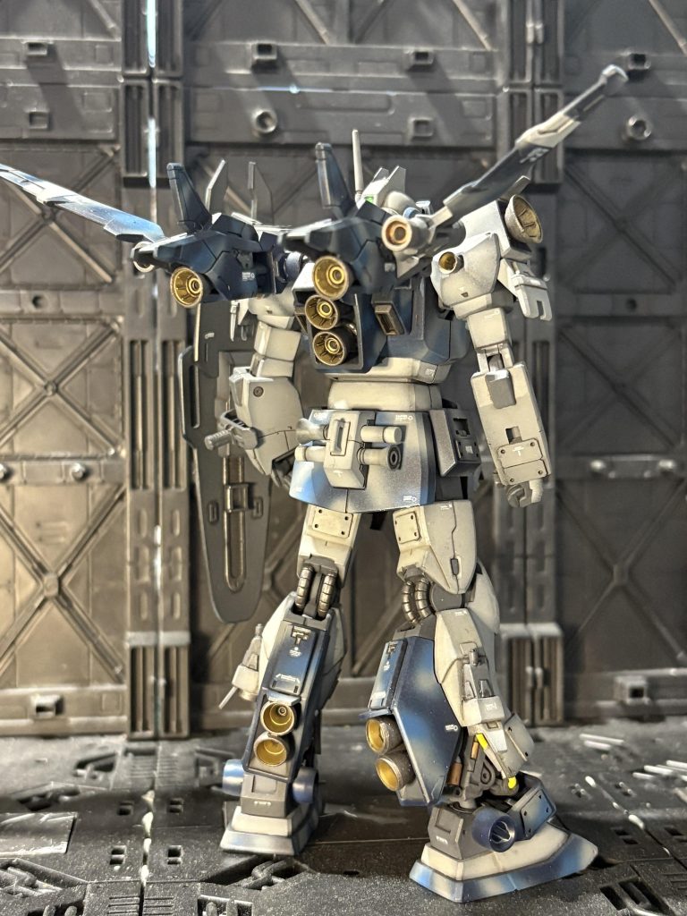 予算的な課題を考慮すると、旧式化し始めているネモをアップデートする事にした。基本的な方向性として、対地、対空の機能を持たせる。この汎用性を高める事で、旧式化していたネモの有効活用と基地の戦術幅を広げられる事ができる。基本バージョンで、これまで以上の機動性も付与する為、スラスター関連はバイアランの物を流用する。