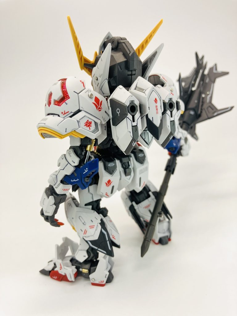 シリンダー状のパーツはガンダムマーカーの⬜️メッキシルバーと🟨ゴールドイエロー、フォーアーティストマーカーの🟧ゴールドなどで塗装してます😊