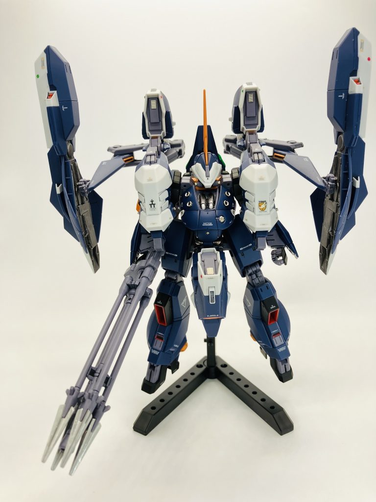 レゴブロックみたいにユニットを追加してるせいかポージングはなかなか厳しめ、特に武器を持つ右手は、、🤬