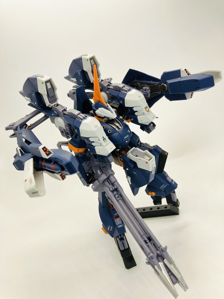 両サイドのバインダー裏やミサイル、連結ジョイントのダクトなど一部塗装しました🥴