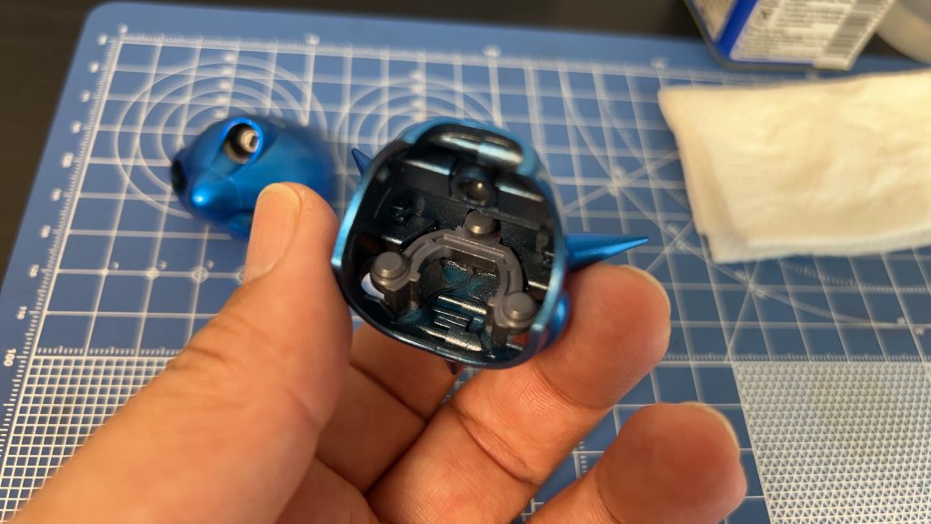 I3のパーツの爪を両側共に切り取って、後はめして接着しました。