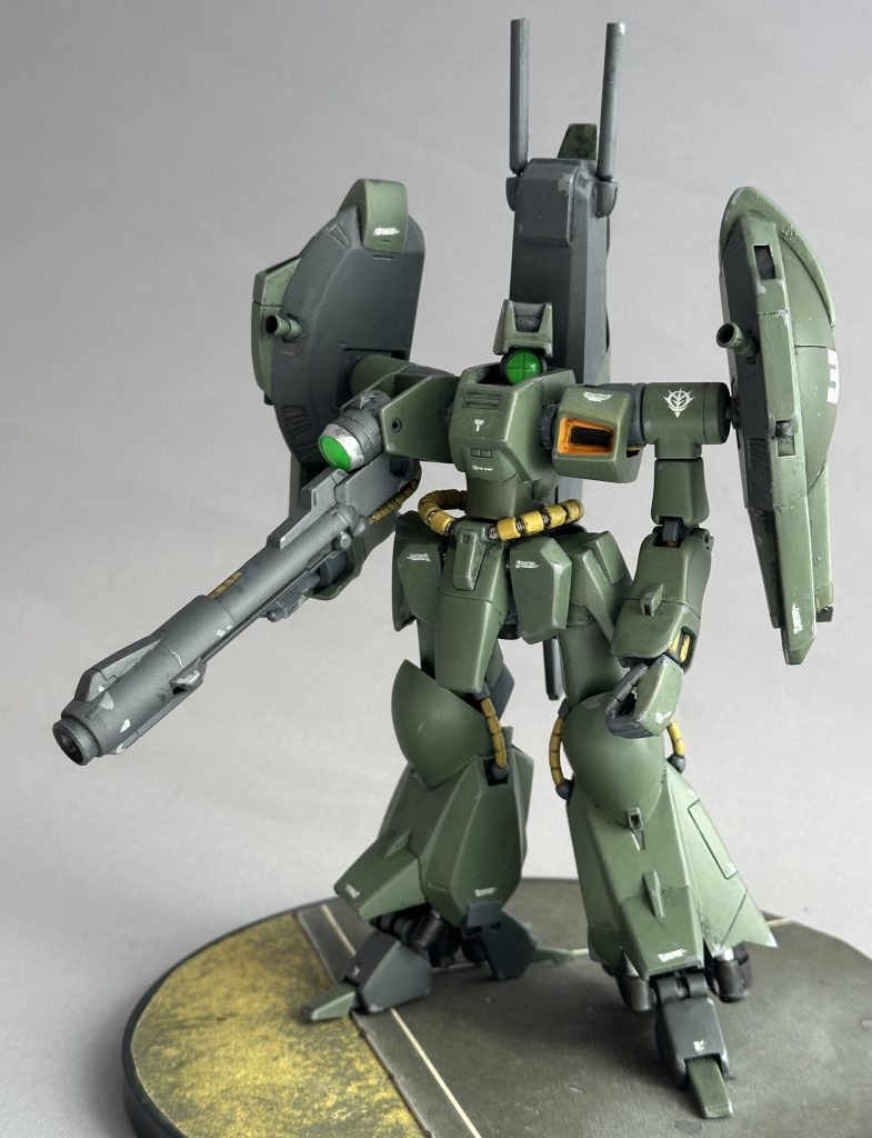 旧キットのガザDを関節改修・ディテールアップなどを行いました。旧キットZZシリーズの中でも屈指のグッドプロポーションのガザDなのでプロポーション改修は行わず、素材を活かし部分的な関節改修のみで仕上げました。そんなに手を加えるつもりはなかったのですが、そこは旧キット、足掛け1年くらいはいじっておりましたw