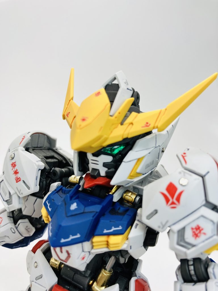 ツインアイもクリアーパーツですがレジン液で立体感&集光アップ⤴️を、先述の通り中にメタルパーツを仕込んでますがほとんど分かりませんね😅