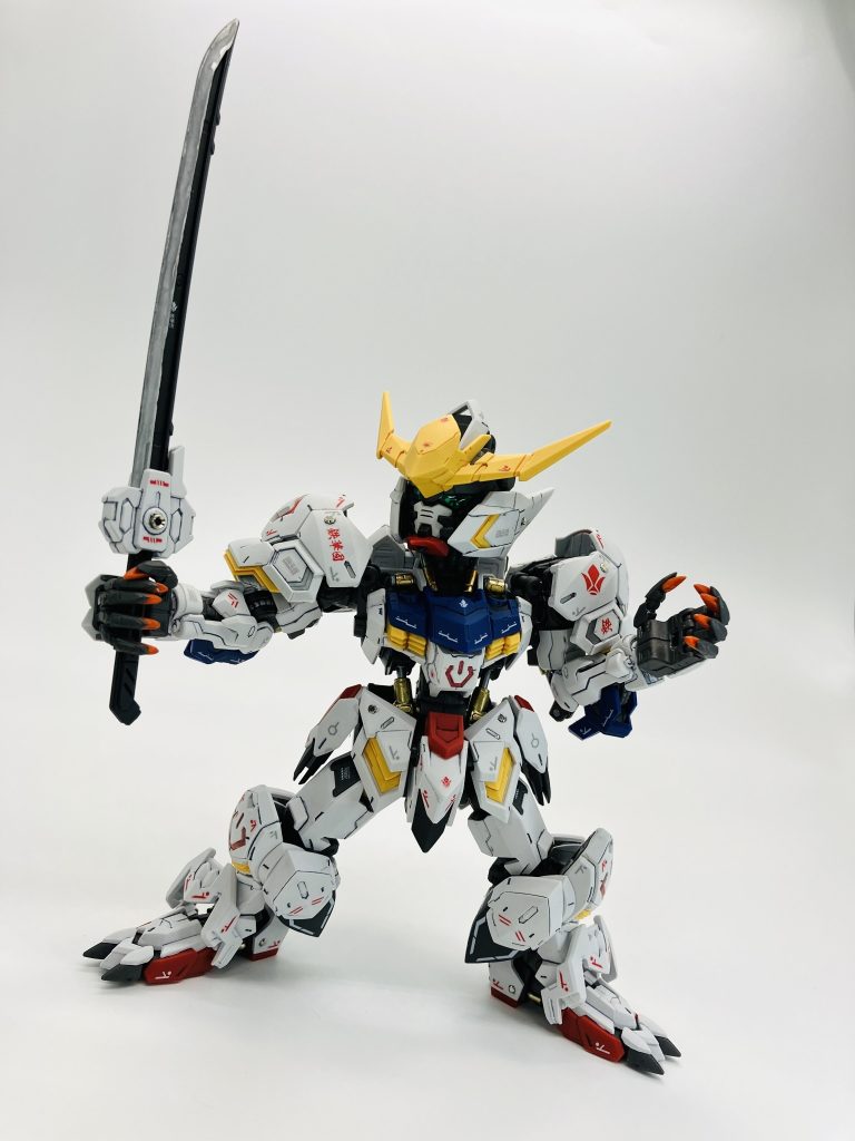 指先はうまいこと段差があったのでA.O.Z.よろしく赤く塗装しました💅思いつきです🥳