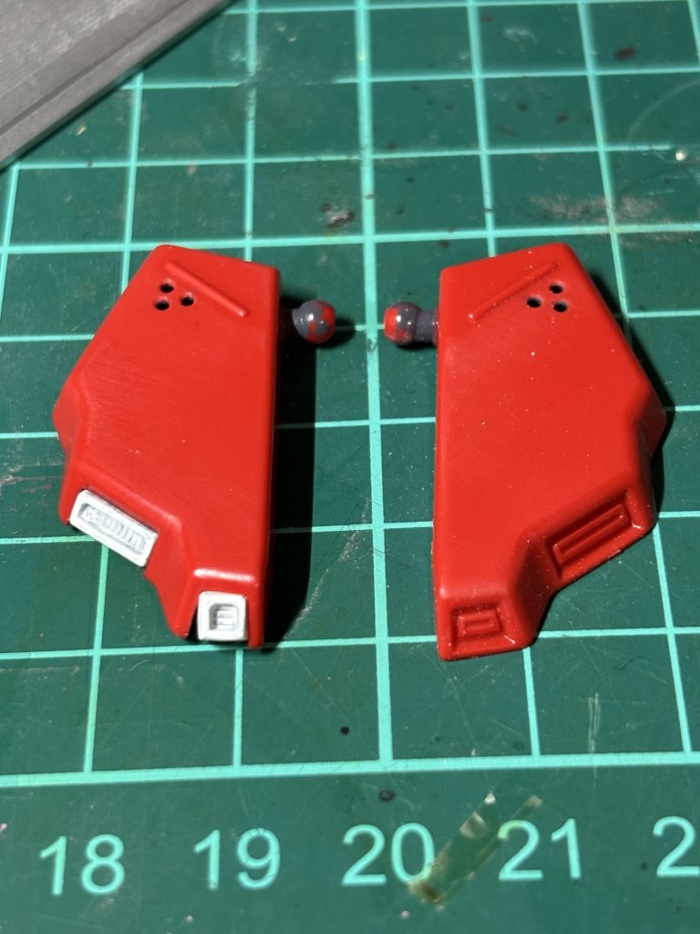 最終案と違うけど、フロントアーマーはこんな感じで改造