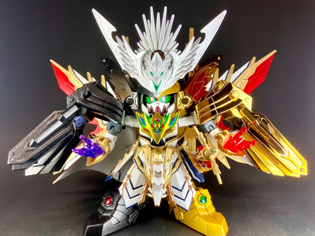 ◾️建勲無双神将軍天下無双大将軍、天下無双大相国、異歩流武版大将軍の三柱の力が結集した信長ガンダムエピオンの新たな姿。三者三様の強烈なエネルギーは本来ならば交わる事は無いが、古よりムシャワールドに伝わる秘宝・輝羅鋼の力で高次に統合・制御されている。史上の信長が神格化された