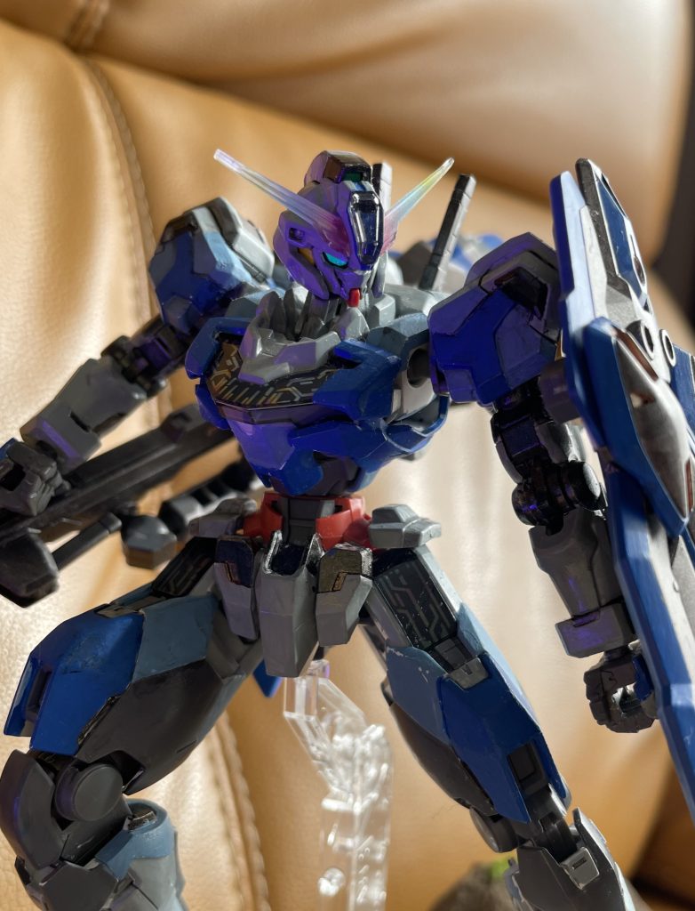 ツインアイも蛍光塗料で光らせてみました。