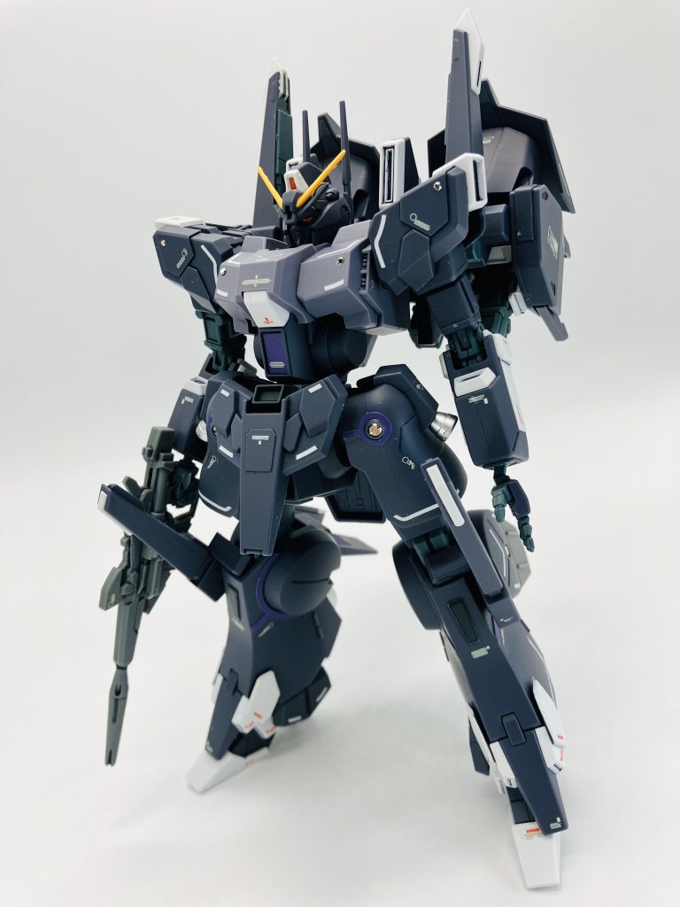 このキット、見た目通りのテールヘビーというか荷物が過積載なので転倒必至🥊なので、フロントアーマーと脛🦵の裏側にウェイトを仕込んでます⚓️