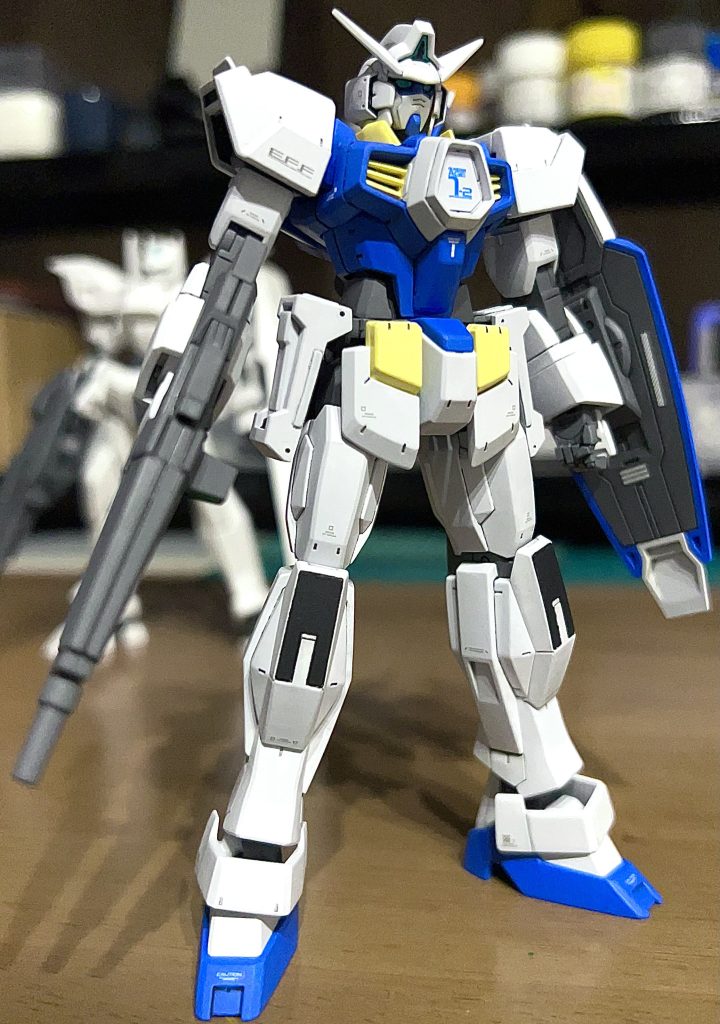 色味が簡単なようで絶妙でした。主人公機を作る時はカラバリや別機体にするなどでそのまま作ることがないへそ曲がりです。